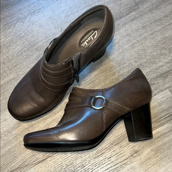Clarks Bendables Leather Ankle Boots Size 9W - Picture 2 of 8
